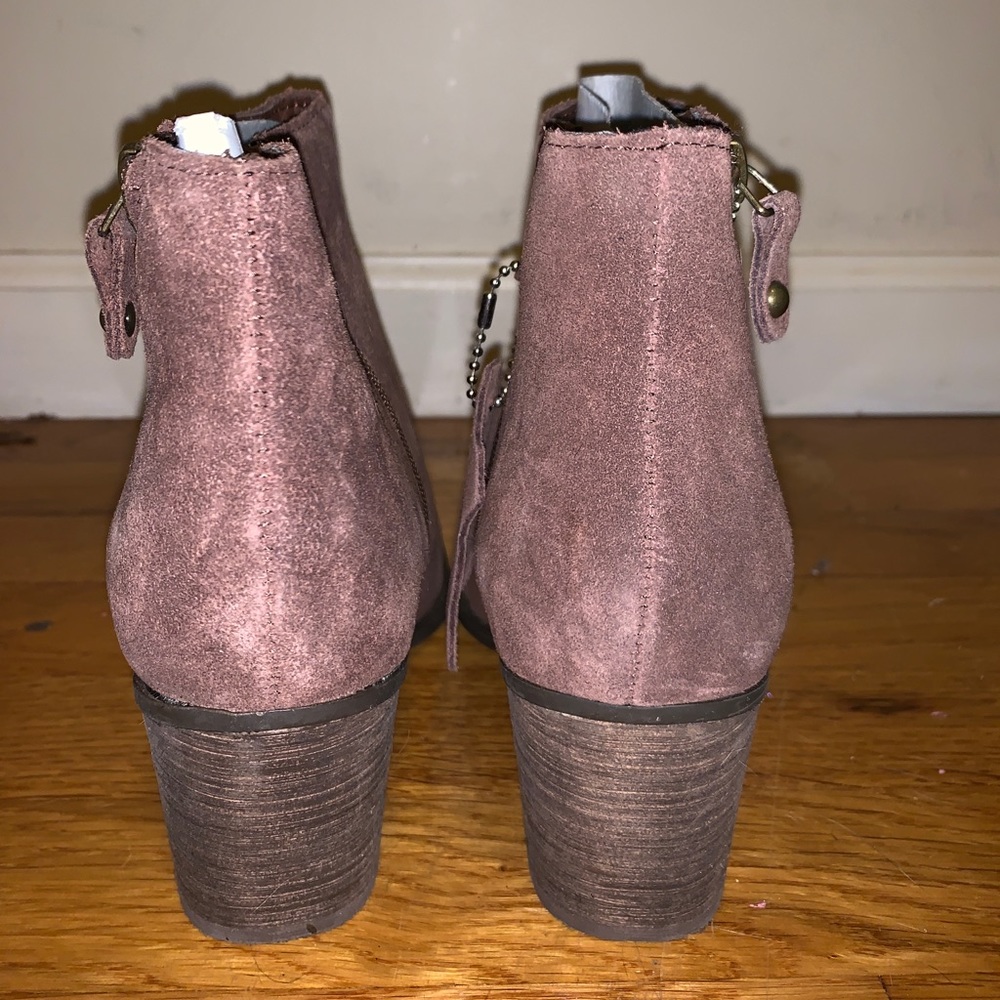 Boots - Picture 3 of 4